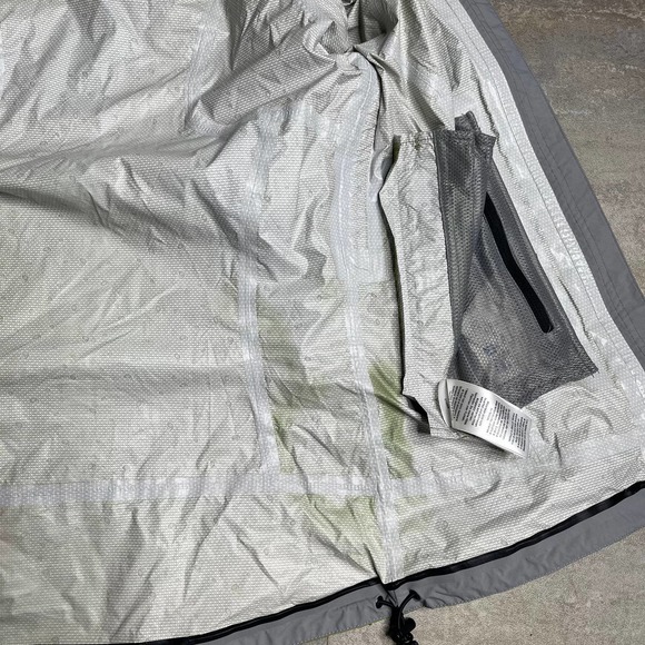 SOLD Mountain Hardwear Womens Rain Jacket XS - Picture 5 of 5